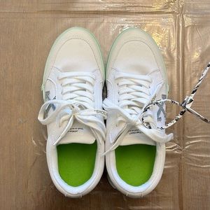 NEW OFF WHITE low canvas white sneakers, 39EUR/8.5US women. Price negotiable!!!!